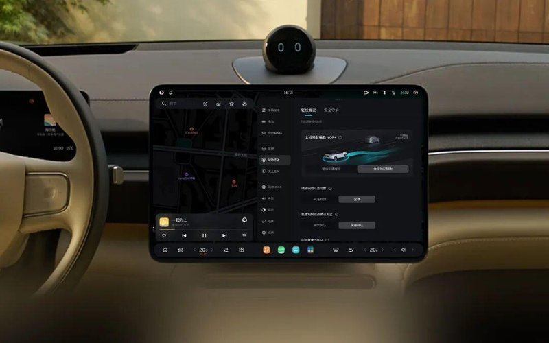 从犹豫到放心，蔚来用户为何越来越离不开智能辅助驾驶；世界模型升级带来真实改变。