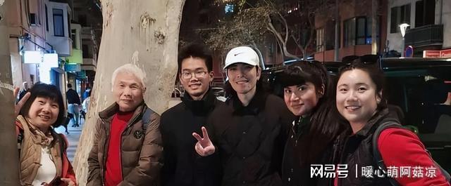  从三张办公桌到巴塞罗那：解码萧敬腾与林有慧的「反标签」生存法则 娱乐新闻