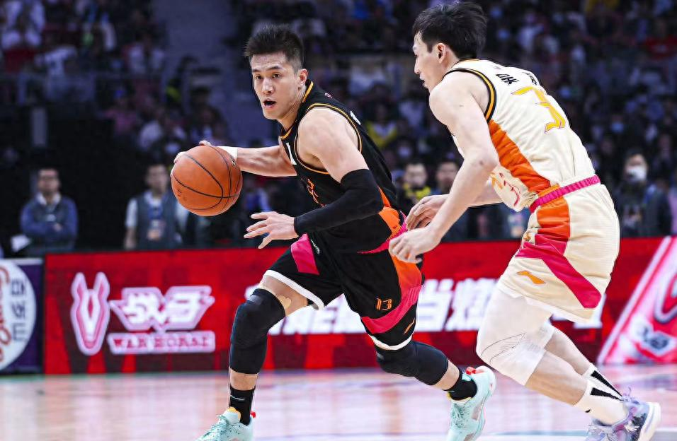 辽宁队16记三分背后的战术密码：团队篮球的技术解构与制胜逻辑