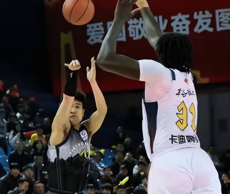  当连败成为习惯：四川36场失利背后，职业球员如何在绝望中寻找微光 体育新闻