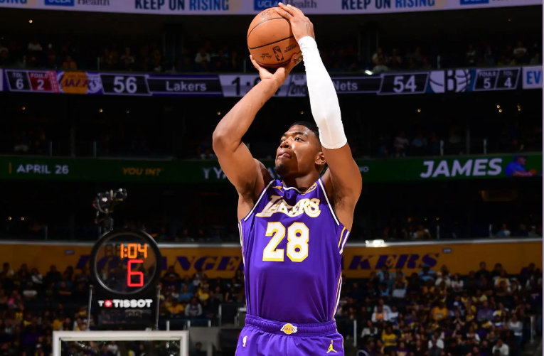  数据不会说谎：八村垒替补角色下的效率悖论与湖人战术困局 体育新闻