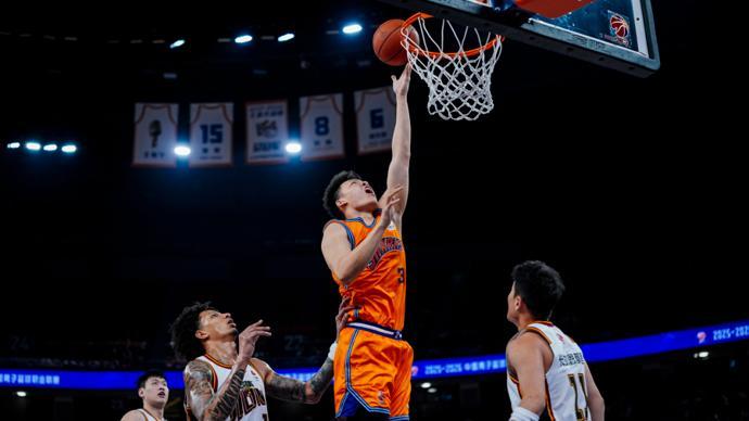  战术显微镜下的大鲨鱼：轮换体系如何重塑CBA竞争力 体育新闻