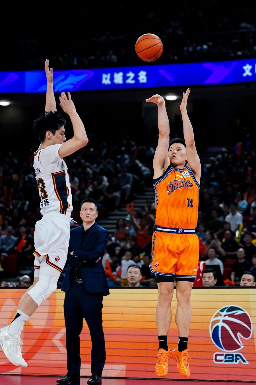  战术显微镜下的大鲨鱼：轮换体系如何重塑CBA竞争力 体育新闻